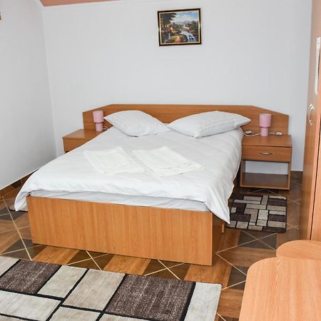 Casa Diana-Maria Apartment Curtea De Arges Bagian luar foto